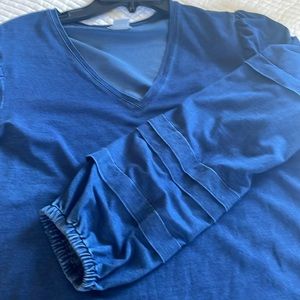 Chico’s dark denim blue v-neck top with pleated sleeve detail, NWOT